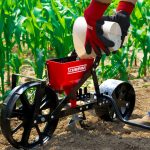8701B Garden Seeder Action