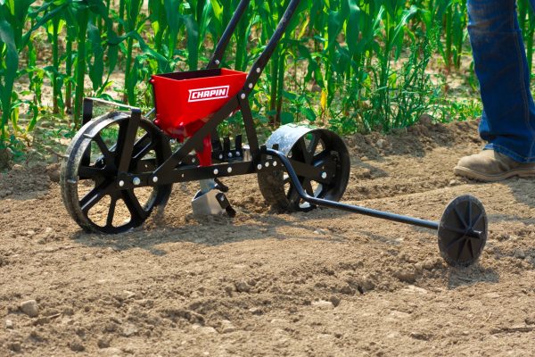 8701B Garden Seeder Action 2