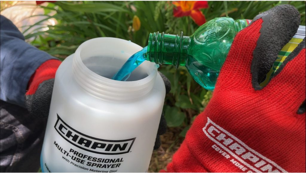 Filling a G362D Chapin hose end sprayer with pesticide