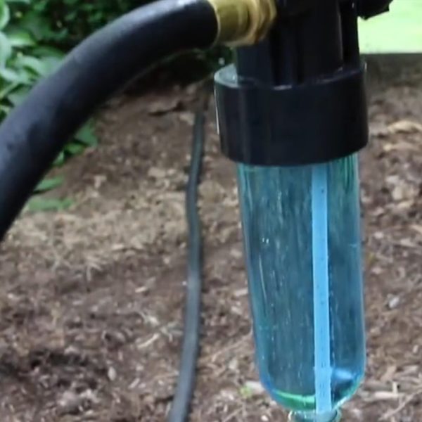 Chapin 4701 HydroFeed Fertilizer Injector in use