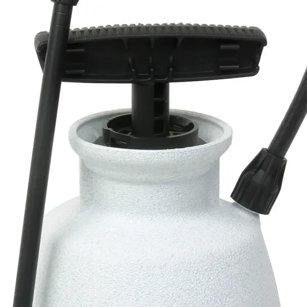 Chapin 10000 ½ Gallon Lawn and Garden Hand Pump Sprayer pump handle