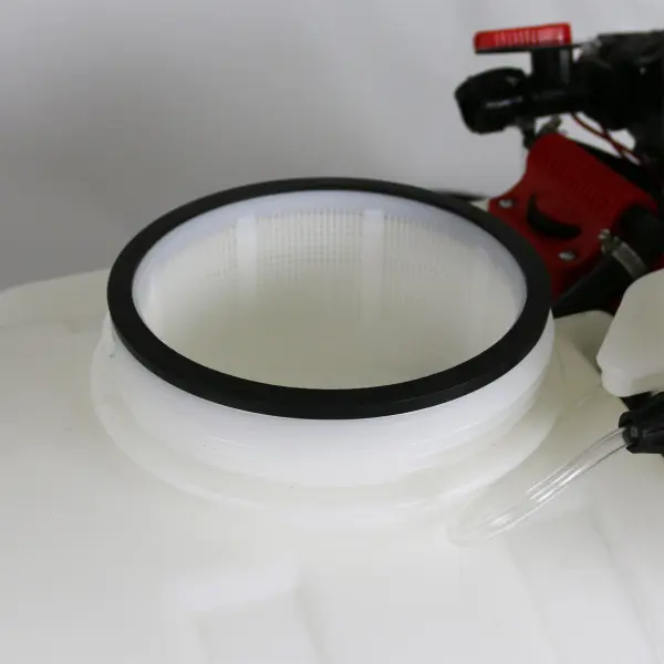 Chapin 97561 25 Gallon M.O.E. Sprayer tank opening with filter basket