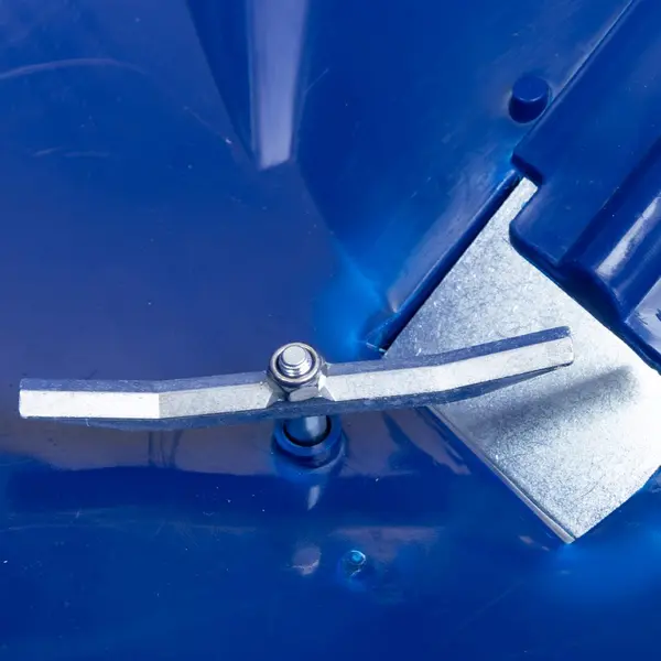 Chapin 88200A 80-pound SureSpread Residential Ice Melt and Salt