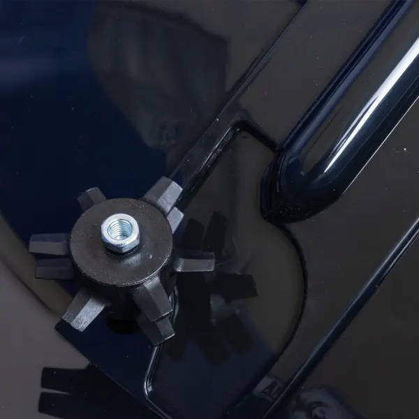 Chapin 88300B 80-Pound Commercial SureSpread Salt and Ice Melt