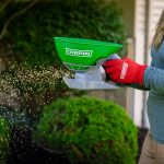 Chapin 89706G handheld spreader spreading fertilizer