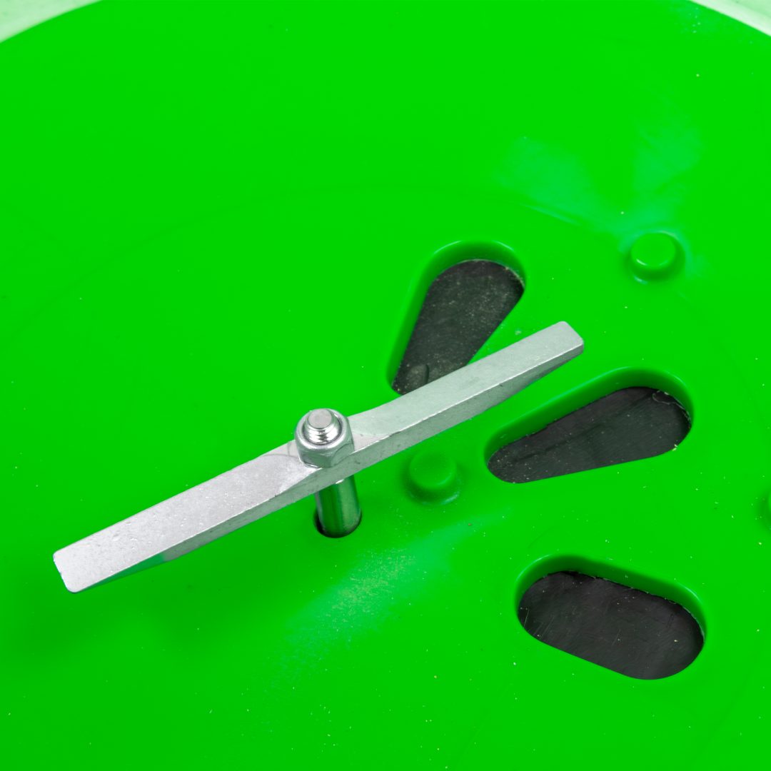 89303C-1 89303C 100 lb Contractor TurfPro Spreader gate opening and agitator